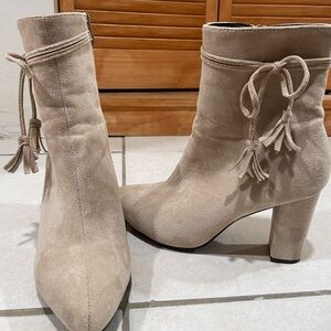 Size 9, fit more like an 8.5